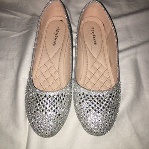 Styluxe Tata silver rhinestone flats